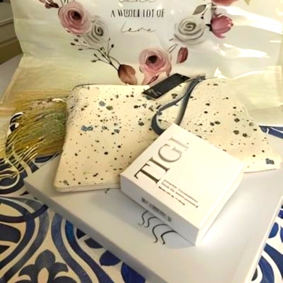 "Elevate Your Beauty: Ruby+Cash Makeup Pouch & TIGI Powder Foundation Duo" 💄✨ - Picture 4 of 10